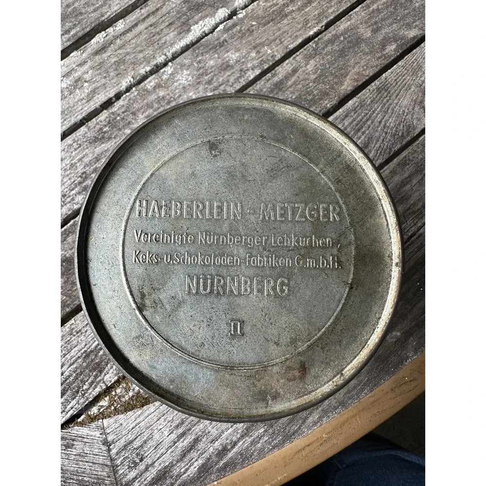 VINTAGE CHRISTIAN GERMAN JESUS MARY HAEBERLEIN METZGER SPICED CAKES TIN CAN